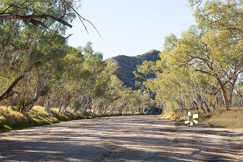 干涸的河床，特雷菲纳峡谷自然公园，东麦克唐奈山脉，爱丽丝泉，北领地，澳大利亚图片素材