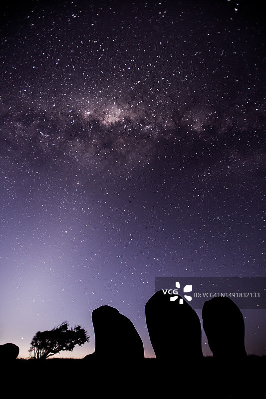 银河星空，墨菲草堆，艾尔半岛，南澳大利亚图片素材