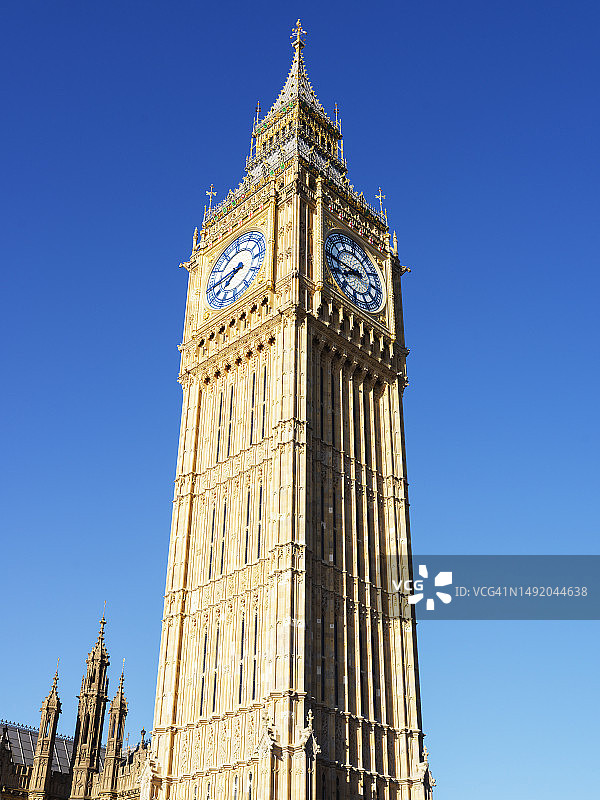 伦敦大本钟与湛蓝天空图片素材