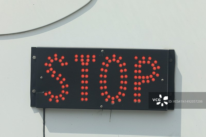 公交车背面的数字停止标志图片素材