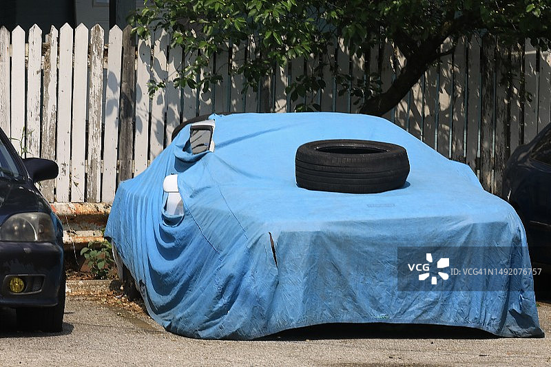 车辆上的汽车罩图片素材