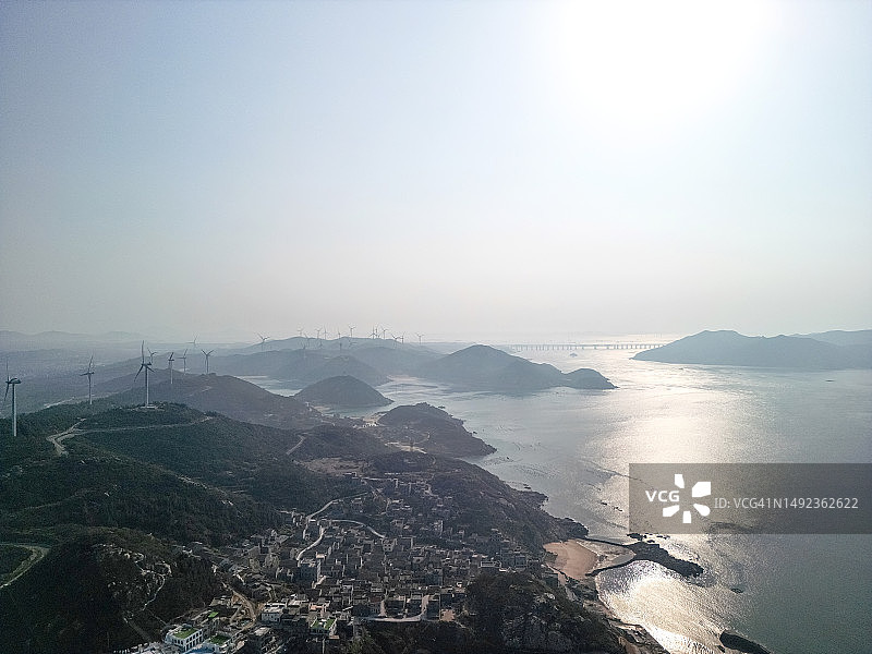 岛屿风力发电场鸟瞰图图片素材
