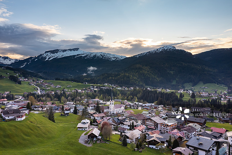 黄昏时的里斯勒恩图片素材