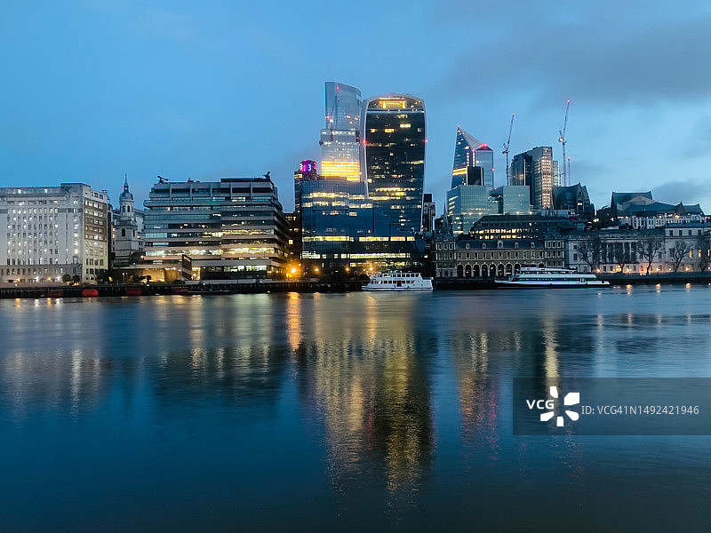 伦敦金融城黎明天际线图片素材