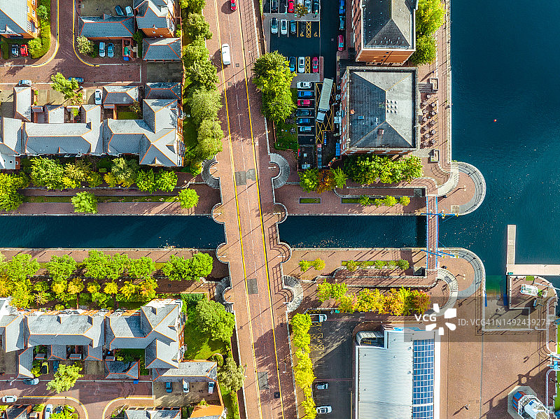 曼彻斯特索尔福德码头媒体城的无人机景观图片素材