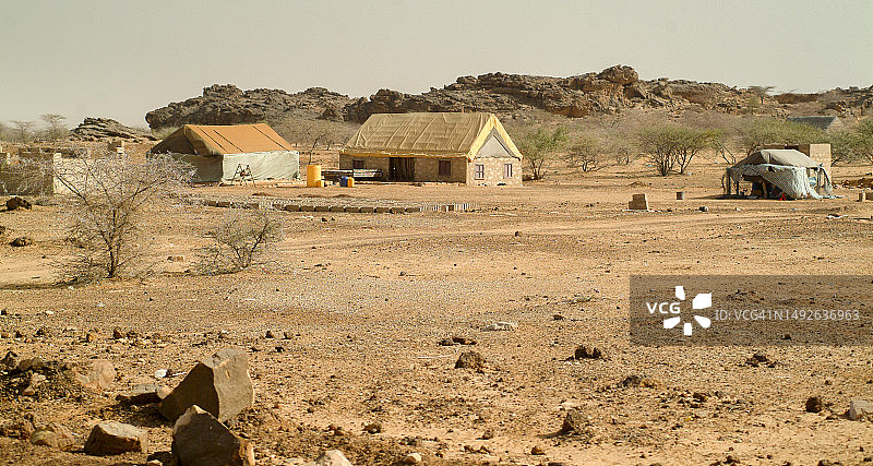 撒哈拉沙漠中的非洲房屋或泥土小屋，尼日尔图片素材