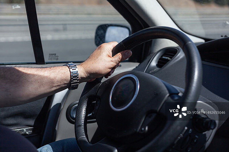 手握方向盘图片素材