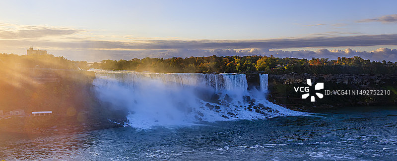 尼亚加拉瀑布美国瀑布一侧的日出全景 - 加拿大安大略省尼亚加拉瀑布图片素材
