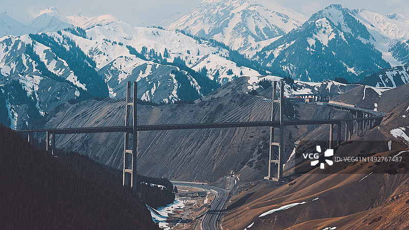 新疆伊犁州果子沟大桥航拍照片图片素材
