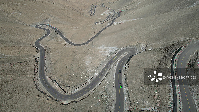 新疆喀什地区的盘龙古道图片素材