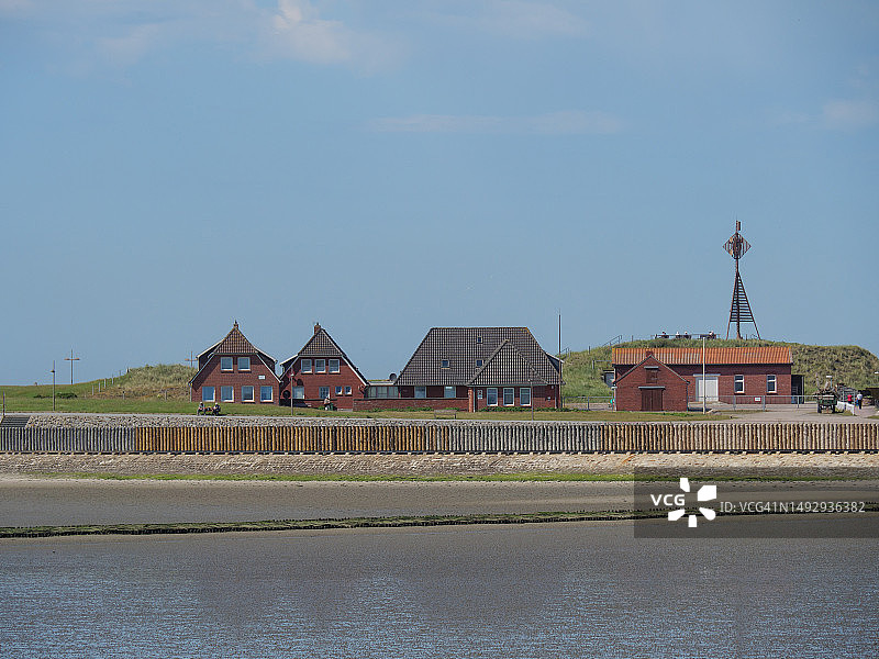 德国巴尔特鲁姆：天空下的建筑物图片素材