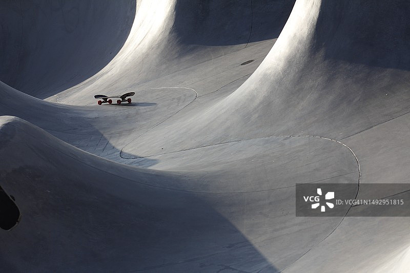 美国威尼斯公园里的滑板图片素材