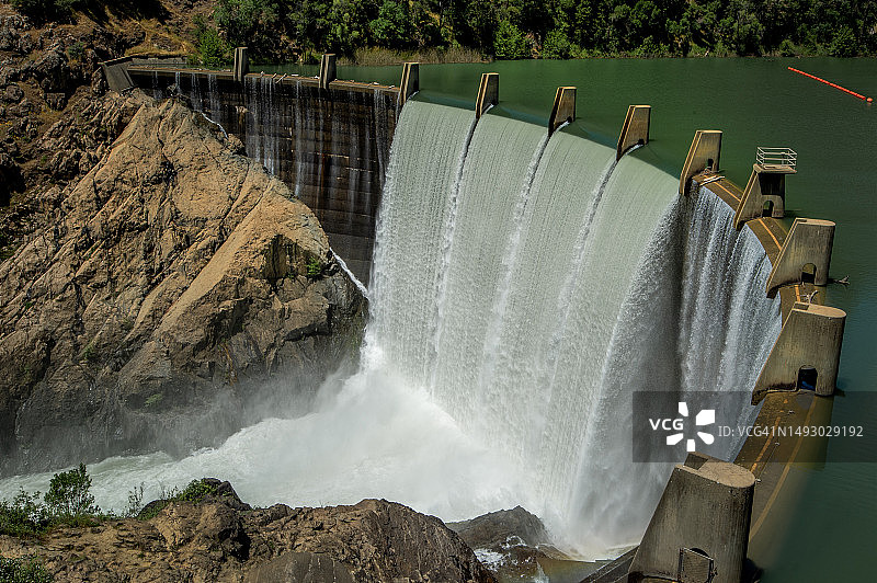 克莱门汀大坝下游湖图片素材