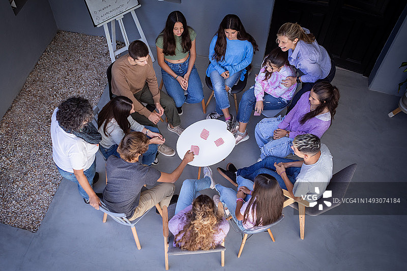 青少年心理健康支持小组图片素材