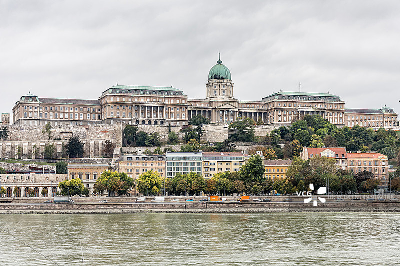 多瑙河畔的布达城堡山图片素材