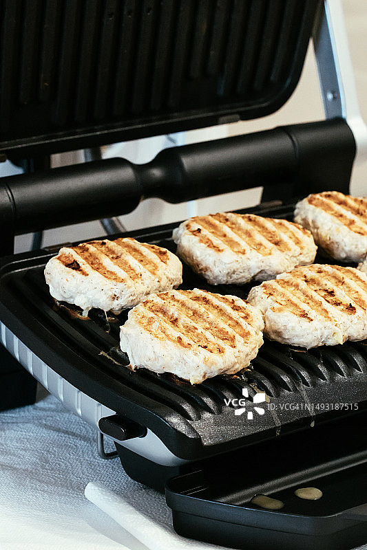 家用电烤炉烤鸡排图片素材