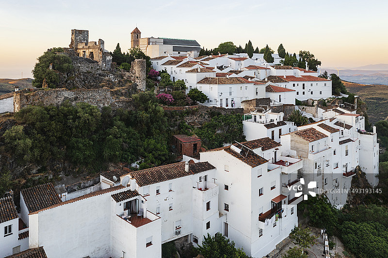 黎明时分卡萨雷斯的白色村庄景色图片素材