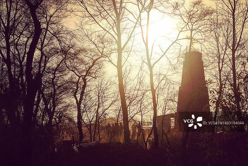 砖厂的工人们图片素材