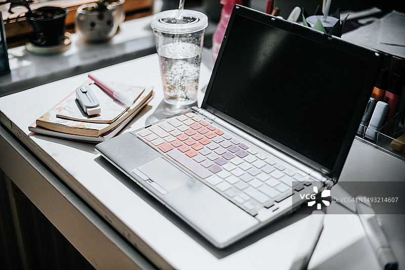 笔记本电脑工作场所图片素材