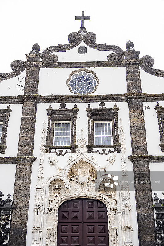 葡萄牙亚速尔群岛圣塞巴斯蒂昂主教堂的16世纪曼努埃尔式门图片素材