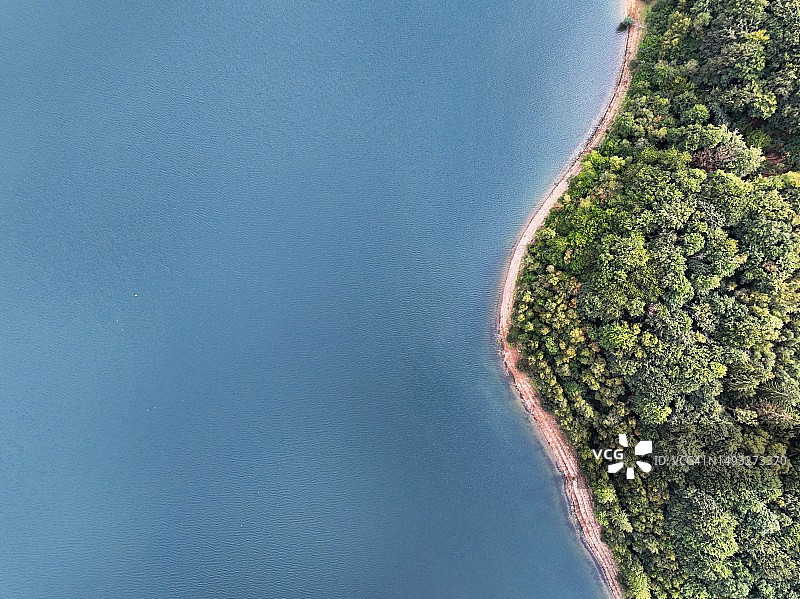 德国韦尔梅尔斯基兴海边的树木鸟瞰图图片素材