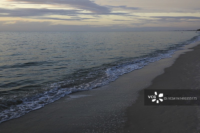 多云海洋日出图片素材