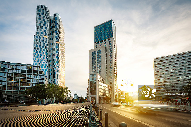 柏林西部日落时分的商业高楼景观图片素材