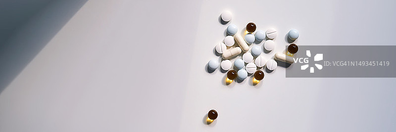 浅色背景上的一把药片、维生素和微量元素图片素材