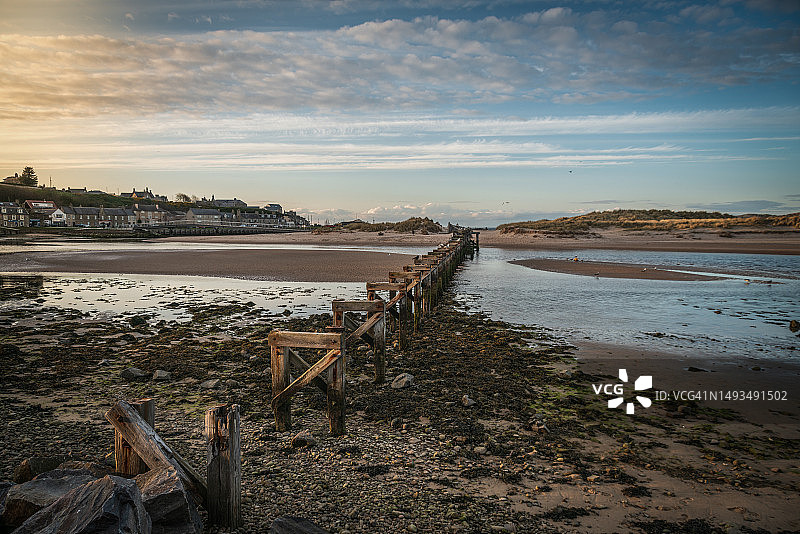 洛西茅斯港的老桥图片素材