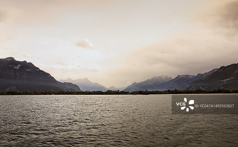 瑞士蒙特勒的湖光山色美景图片素材