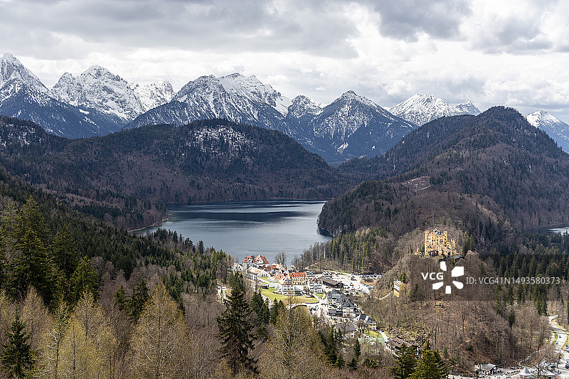 湖泊和山脉的风景（德国霍恩施万高）图片素材