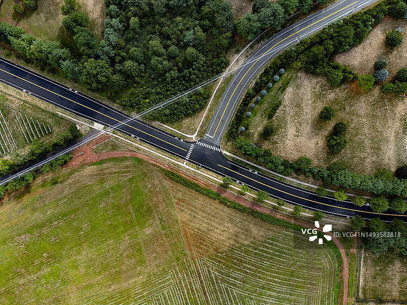 美国希尔斯堡镇树木公路高角度景观图片素材