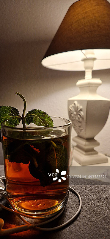 德国汉堡桌上的茶灯特写图片素材