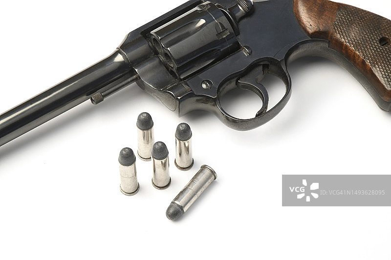 带子弹的左轮手枪图片素材