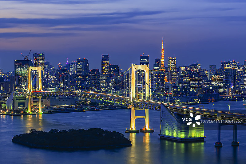 东京御台场彩虹桥和东京塔图片素材