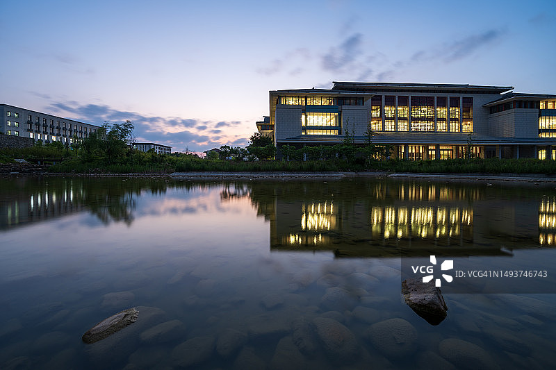 中国贵州省贵阳市贵州民族大学图书馆图片素材