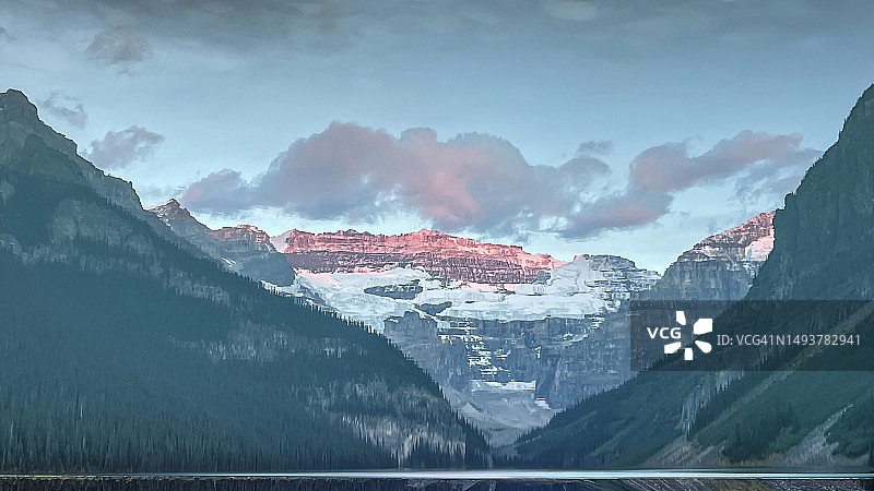 路易斯湖的黎明图片素材