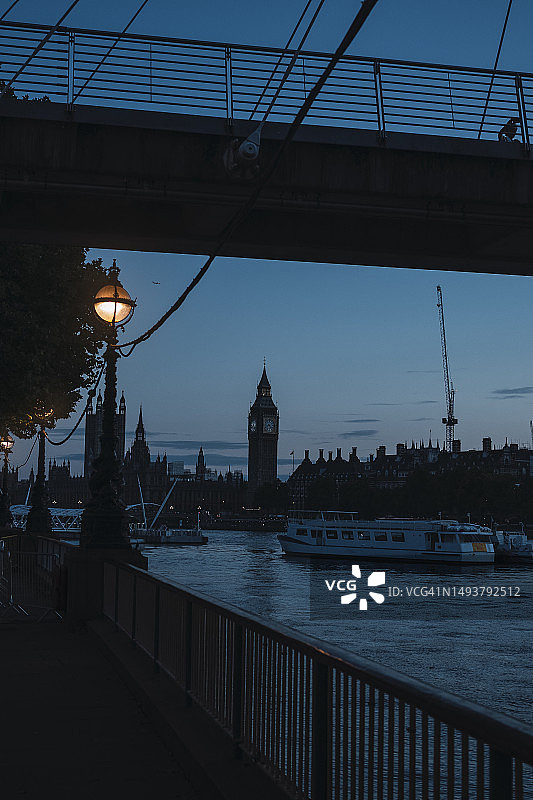 泰晤士河与大本钟夜景图片素材