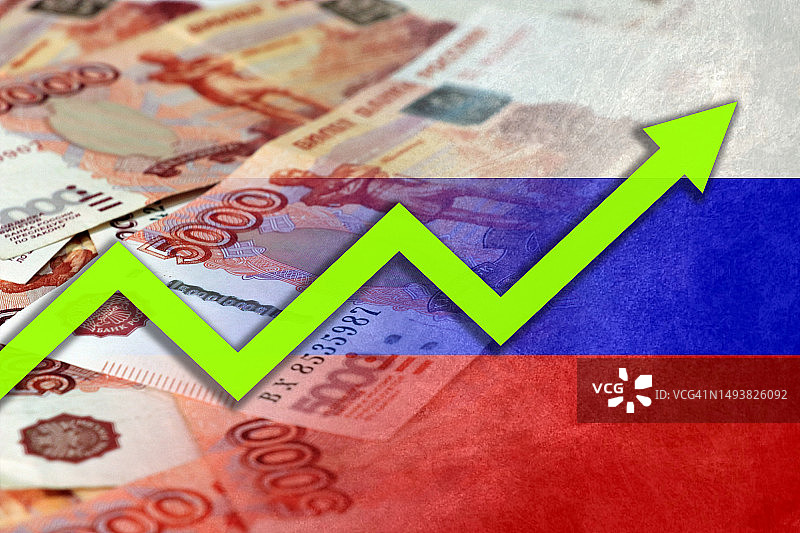 经济增长图：上升箭头、俄罗斯国旗和卢布图片素材