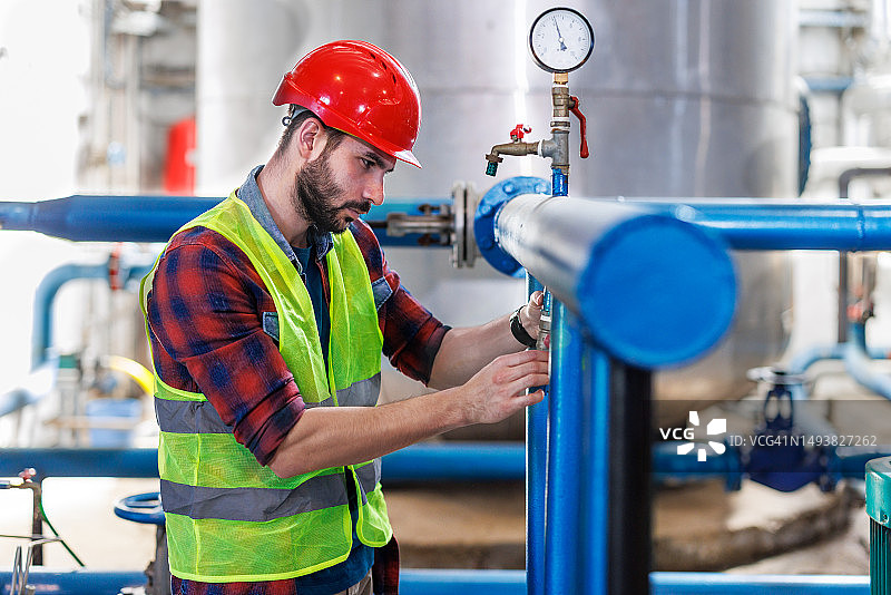 维护供热厂水泵图片素材