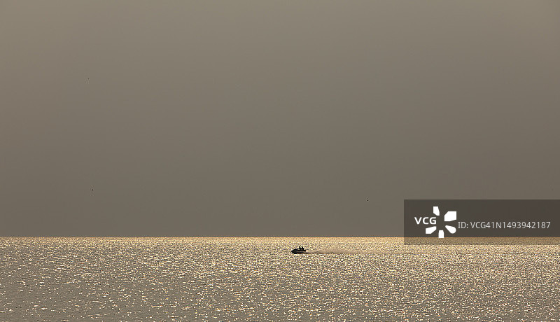 基内雷特海中心的摩托艇探险图片素材