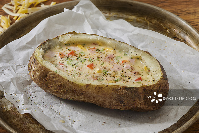 酿烤土豆鸡蛋船图片素材