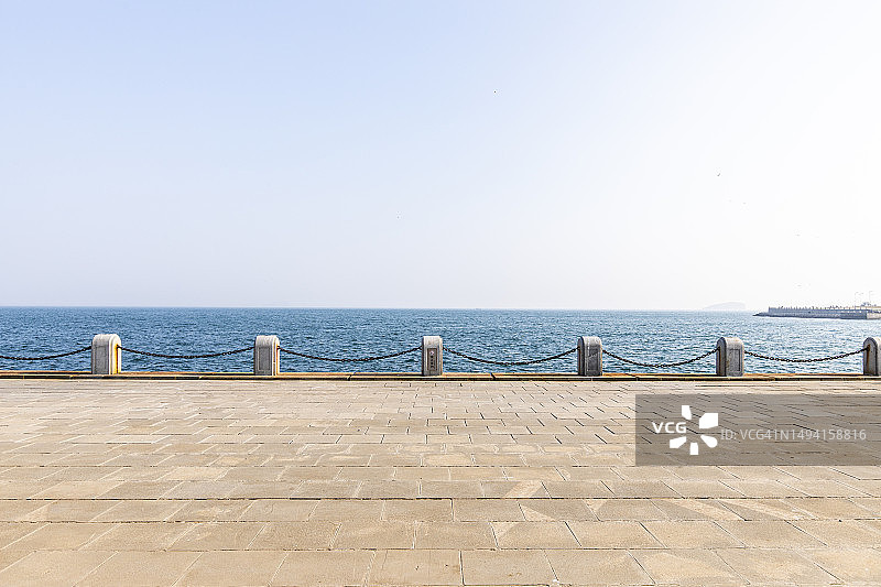 空旷的大连海滨公路图片素材