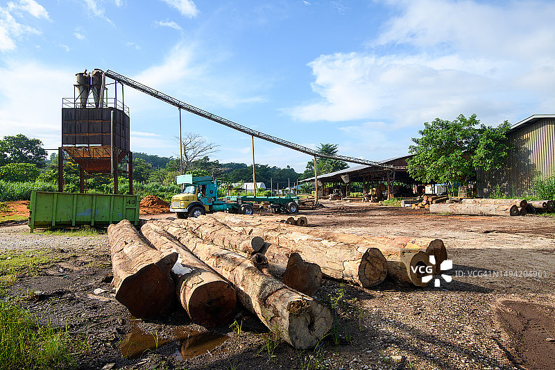 乡村地区的锯木厂图片素材