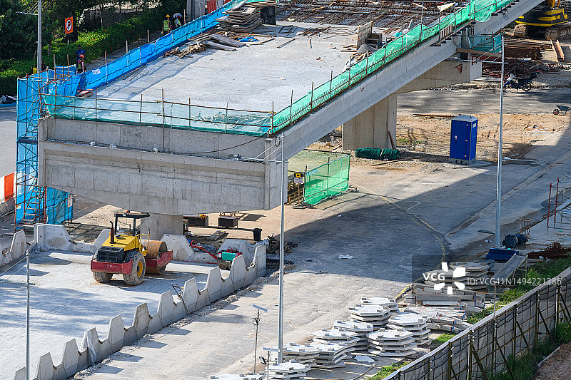 高架桥与压路机建设施工图片素材