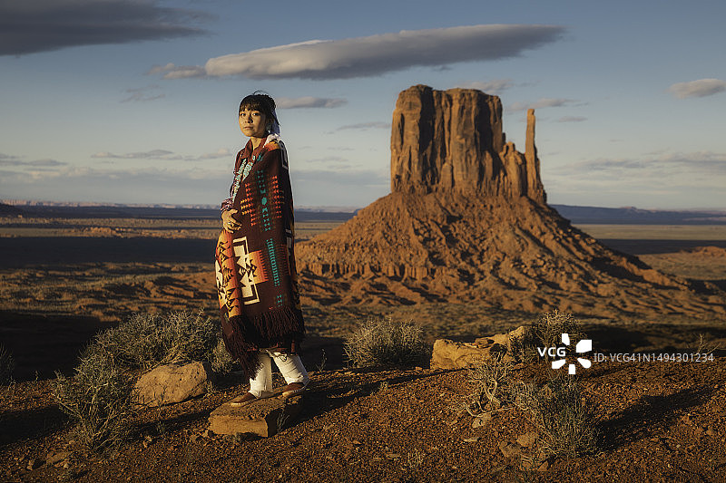 纳瓦霍族女孩的肖像图片素材