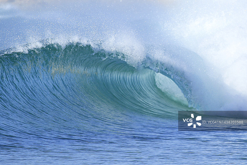 破碎的海浪：艾尔半岛格林利海滩，南澳大利亚图片素材