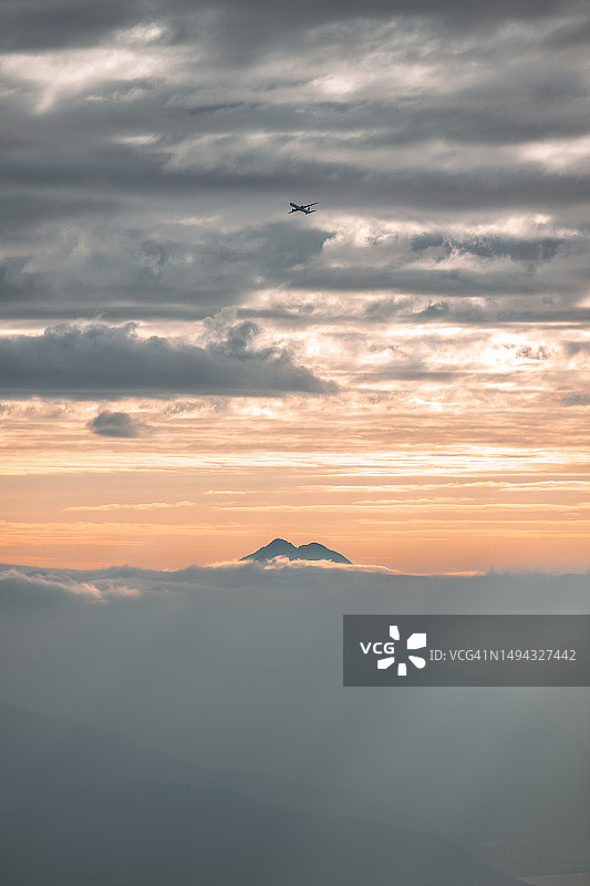 香港大帽山云端之上图片素材