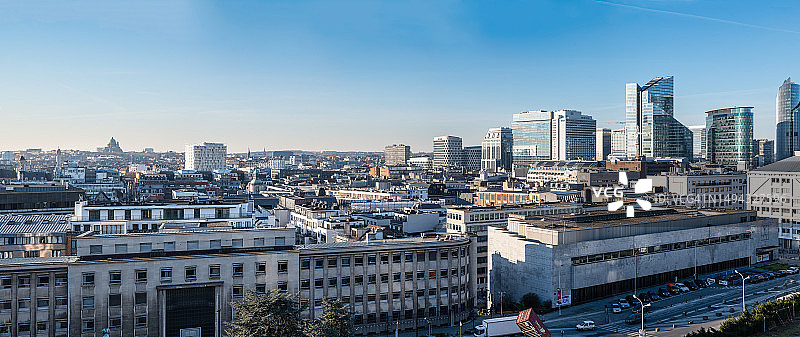 小曼哈顿，蓝天下的金融和商业区，比利时图片素材