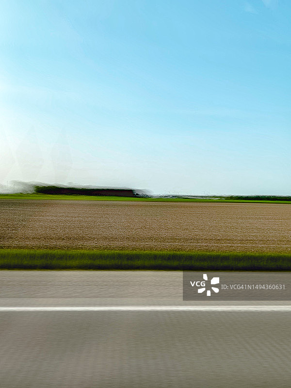 带风车的道路长曝光照片图片素材